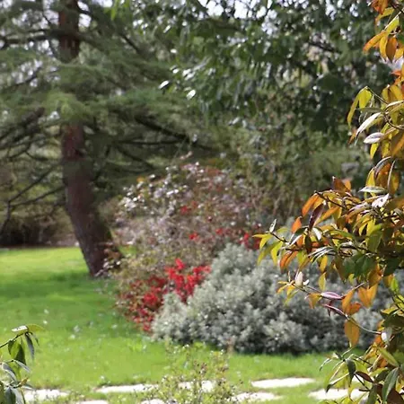 Charmante Maison Avec Jardin Clos A - Fr-1-497-180 *