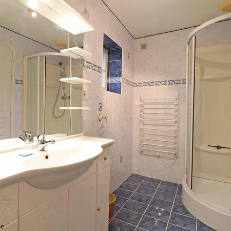 Maison Independante Avec Jardin Privatif, Cheminee Et Acces Direct A La Foret - Fr-1-497-180 *