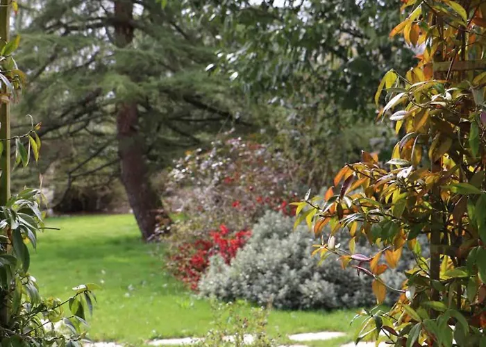 Charmante Maison Avec Jardin Clos A - Fr-1-497-180 *