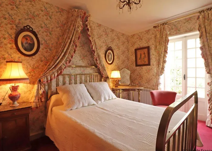 Charmante Maison Avec Jardin Clos A - Fr-1-497-180 * Saint-Pierre-des-Loges