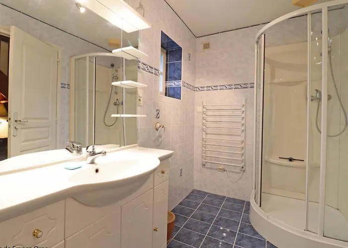 Charmante Maison Avec Jardin Clos A - Fr-1-497-180 *